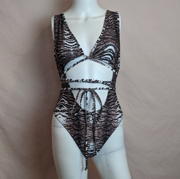 PrettyLittleThing Tiger Print Wrap Around Monokini Swimsuit Size 0 - Picture 1 of 8